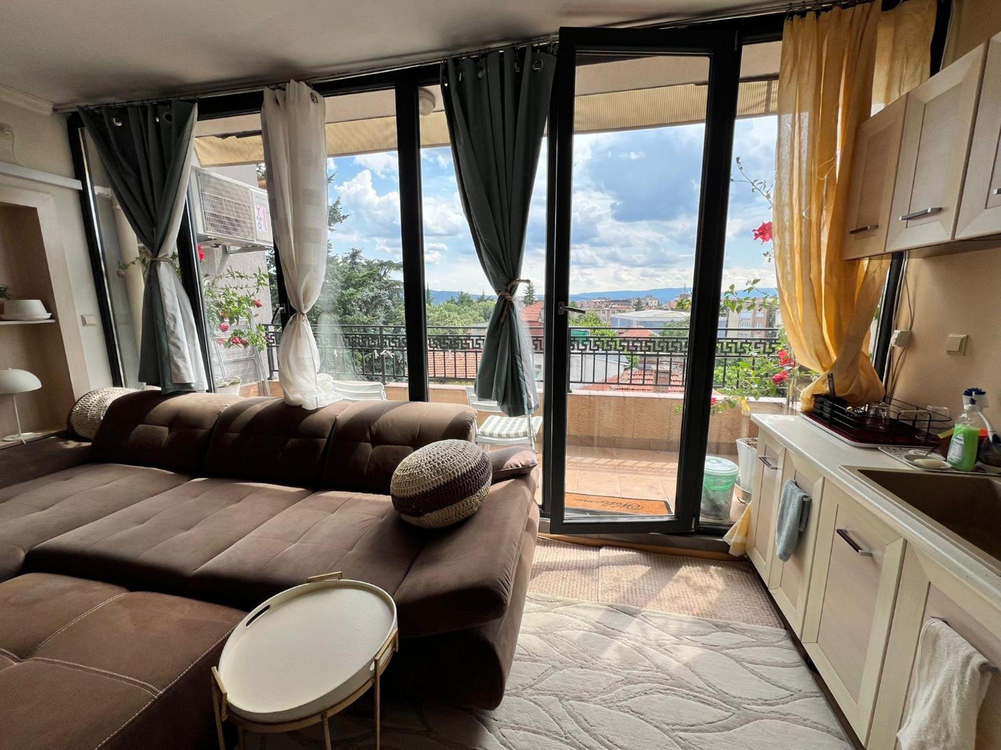 Downtown Central Apartment With Working Kitchen, City Views & Free Parking Kazanłyk Zewnętrze zdjęcie