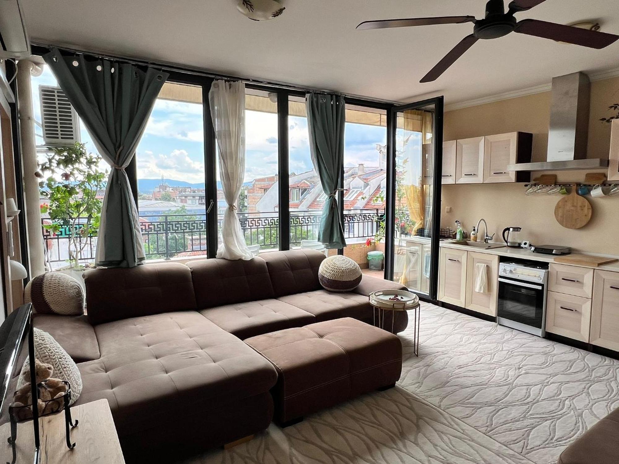 Downtown Central Apartment With Working Kitchen, City Views & Free Parking Kazanłyk Zewnętrze zdjęcie