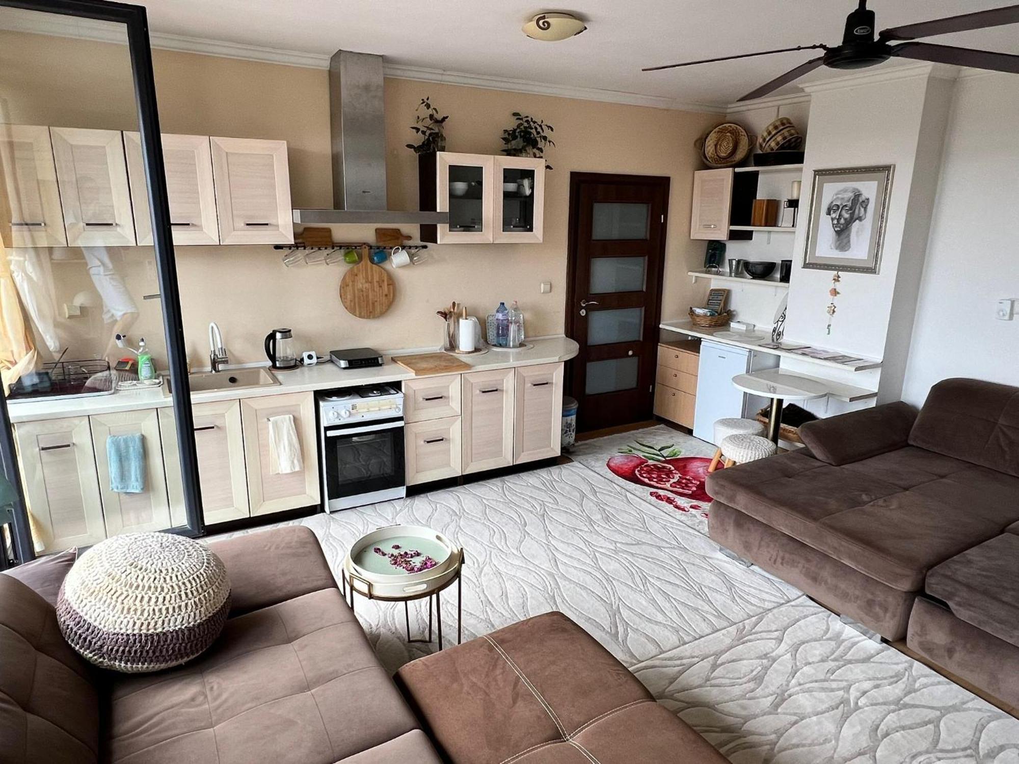 Downtown Central Apartment With Working Kitchen, City Views & Free Parking Kazanłyk Zewnętrze zdjęcie