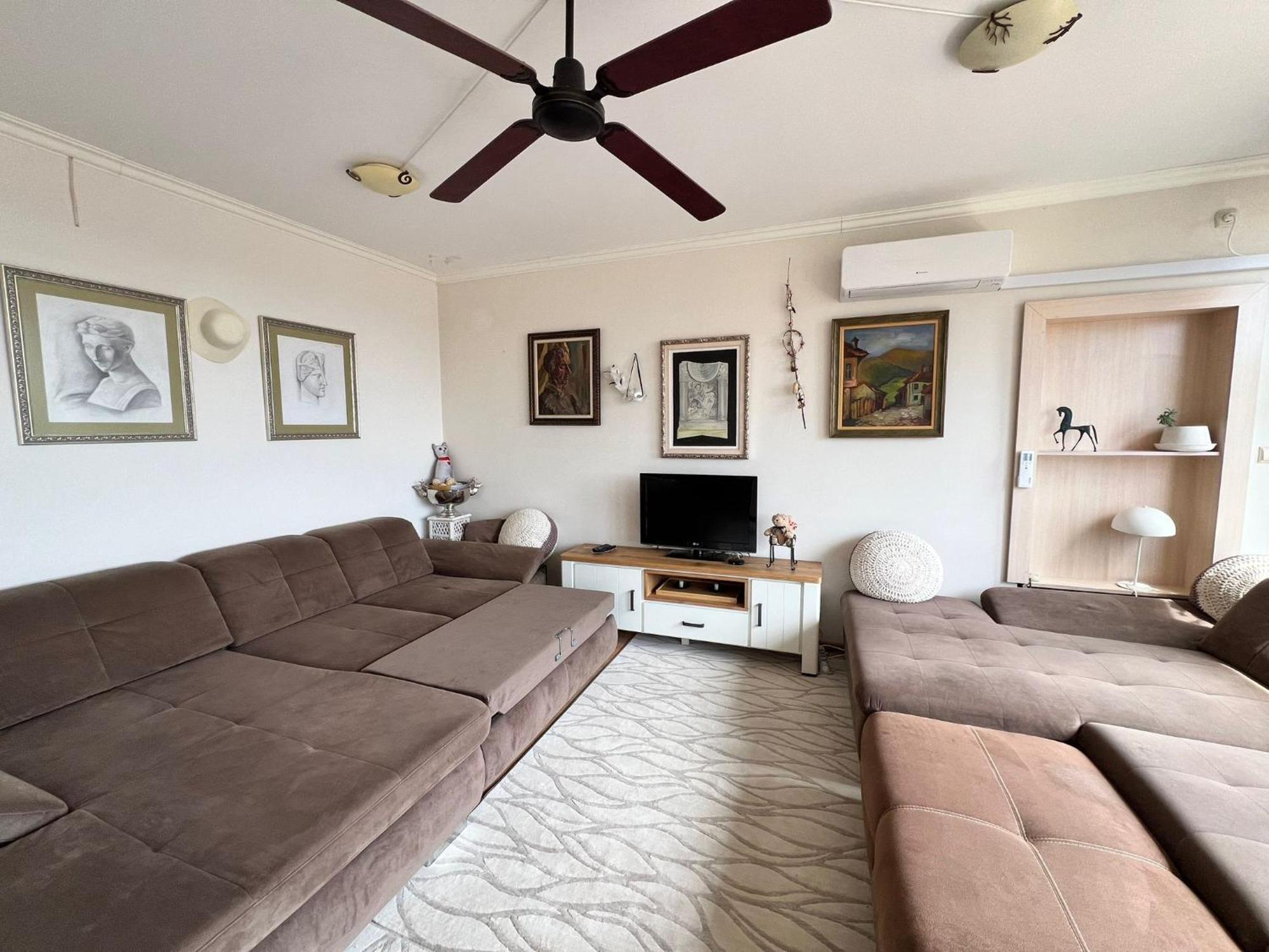Downtown Central Apartment With Working Kitchen, City Views & Free Parking Kazanłyk Zewnętrze zdjęcie