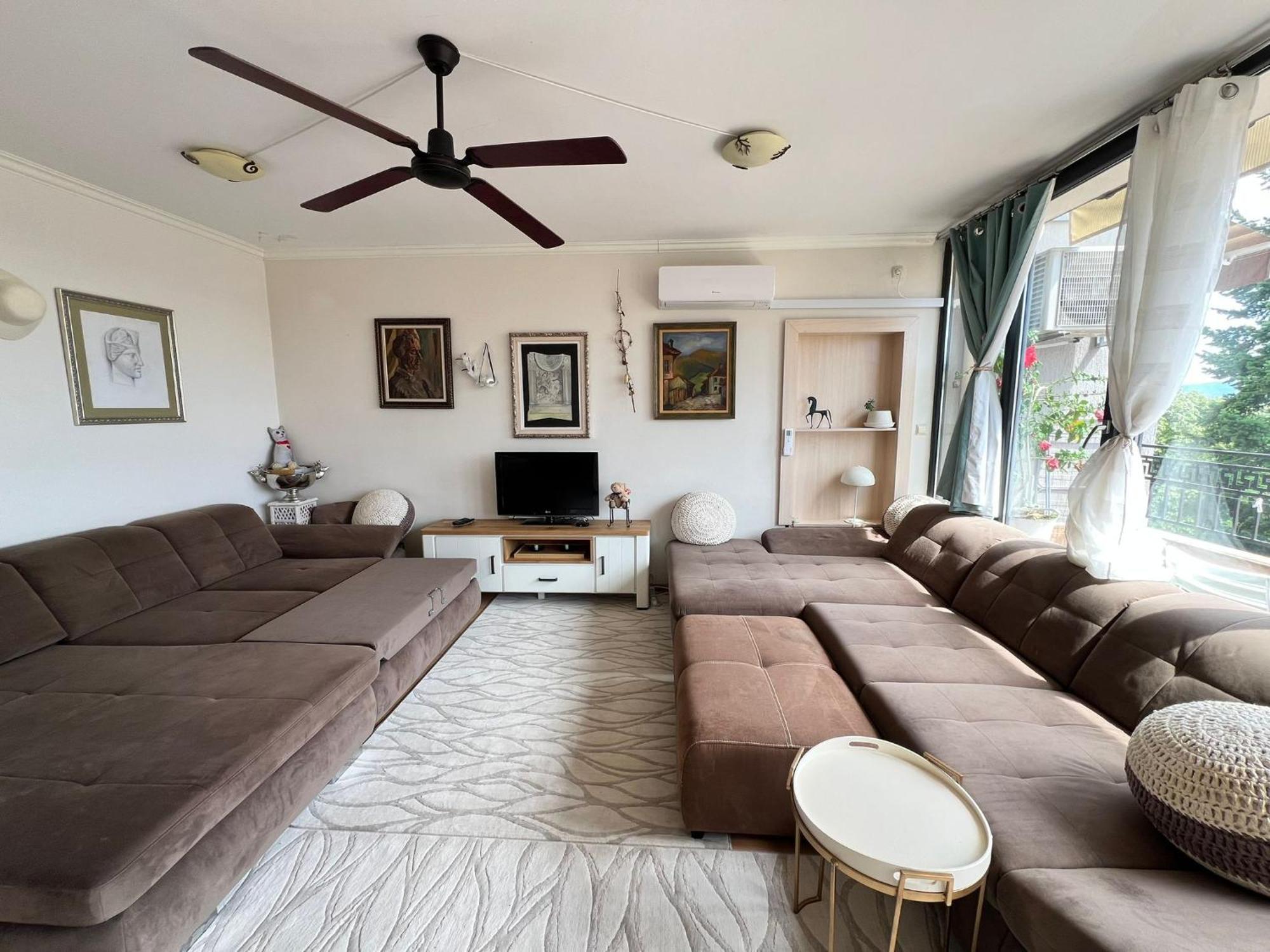 Downtown Central Apartment With Working Kitchen, City Views & Free Parking Kazanłyk Zewnętrze zdjęcie