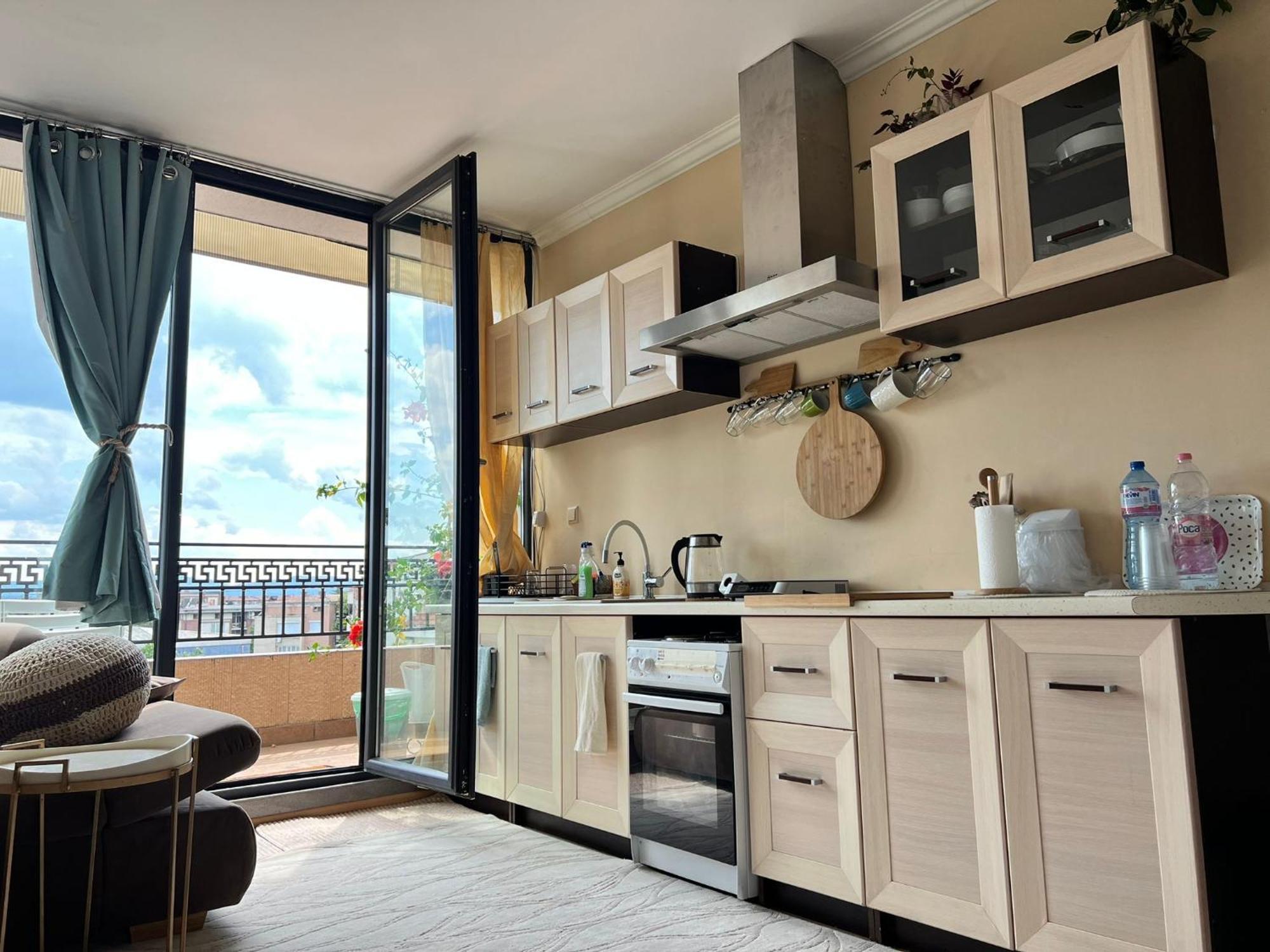 Downtown Central Apartment With Working Kitchen, City Views & Free Parking Kazanłyk Zewnętrze zdjęcie